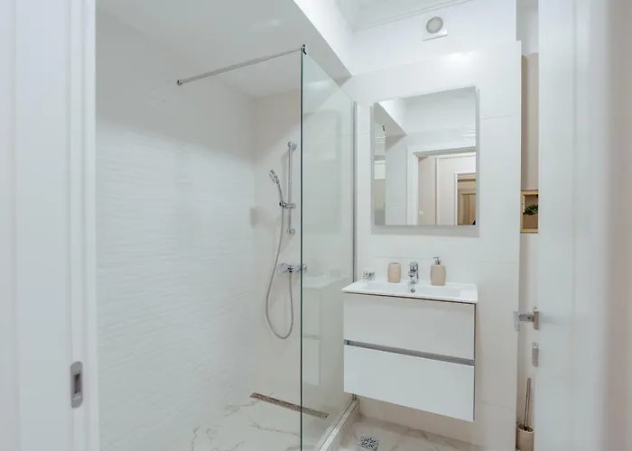 Soft Elegance By Blvd 51b7 - Modern With Refined Comfort Apartament