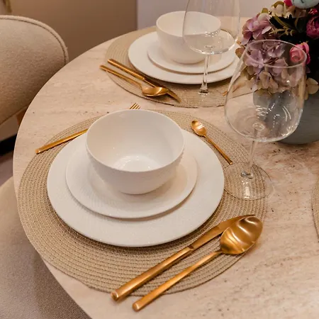 Soft Elegance By Blvd 51b7 - Modern With Refined Comfort 公寓